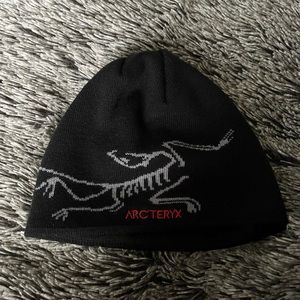 Black/Red Arctery’x Beanie/touque